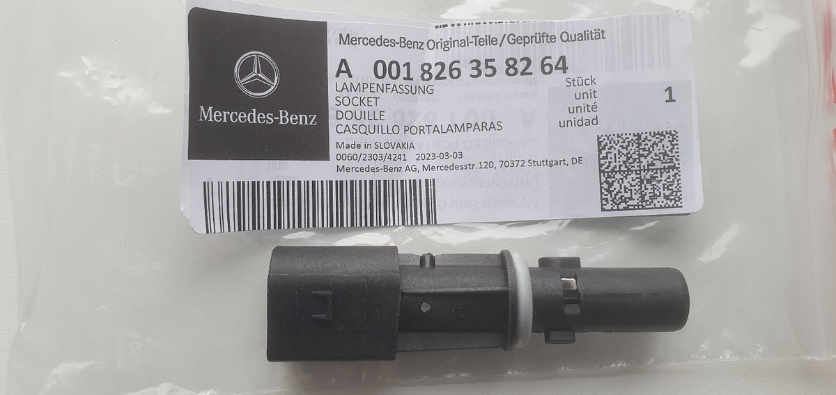 Genuine New Mercedes-Benz Headlight Parking Bulb Socket Holder 