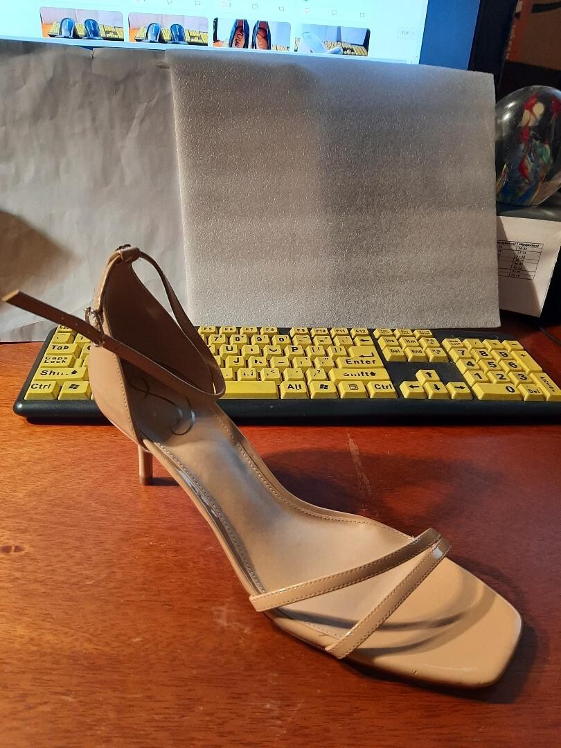Sam Edelman PEONIE KITTEN HEEL Biege Patten Leather Sandal Size 7.5 NEW Defect