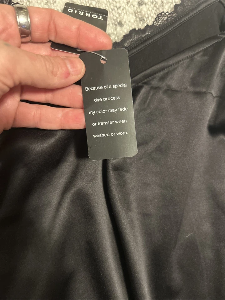 Torrid Woman’s Sleep Blk Satin Lace Tank Sz M/l 00 NWT - Image 3 of 4