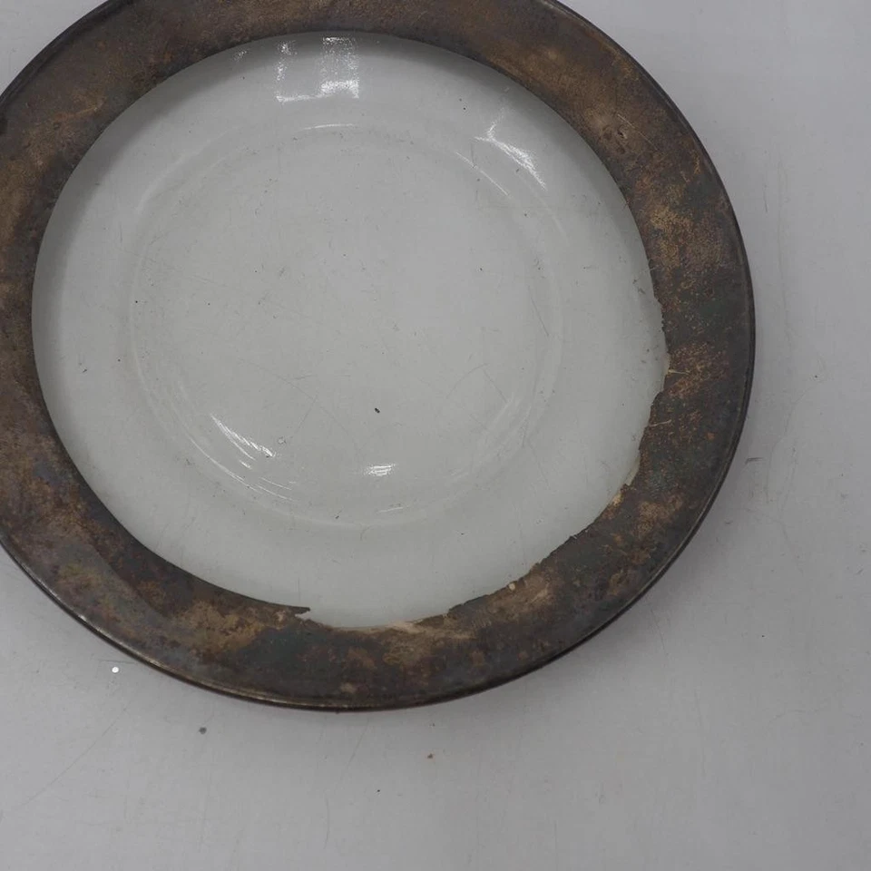 Set Di 4 Sottopiatti In Vetro Con Bordo In Argento Da 6" - Immagine 3 di 4