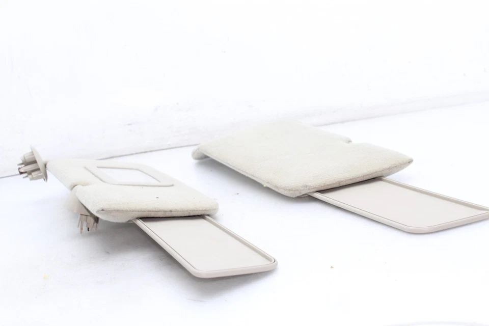 03-07 PAR DE PARASOLES DE TELA SILVERADO 2500HD CONDUCTOR Y PASAJERO BEIGE T6110 Foto 3 de 4