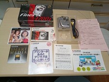 [MINT] FUJIFILM FinePix 4700z Digital Camera 4.3MP Limited Silver JAPAN