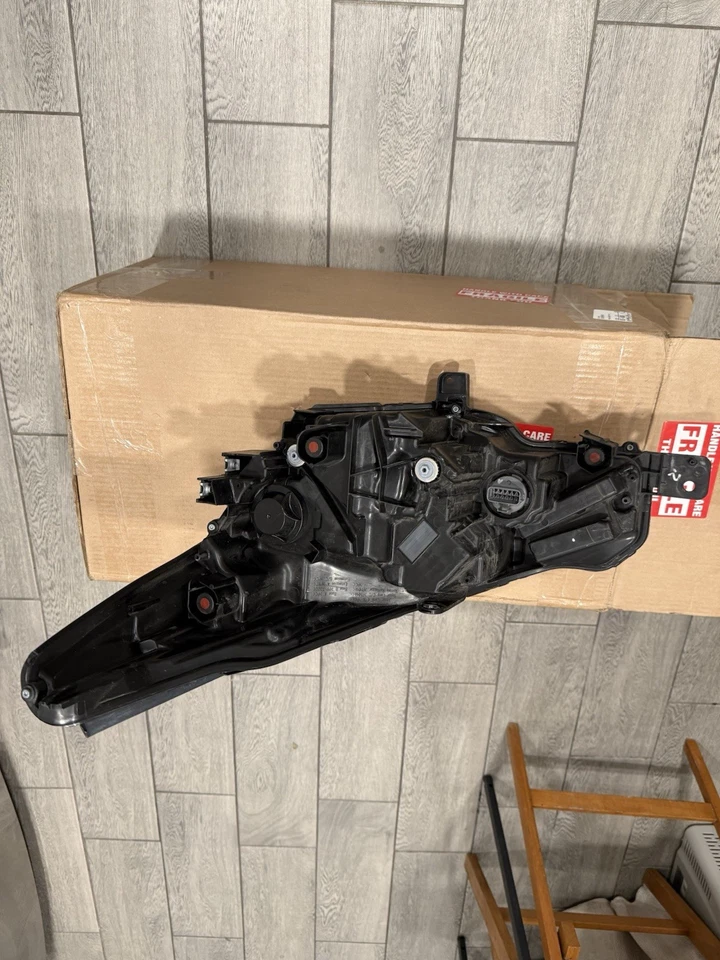 Faro pasajero derecho Subaru Crosstrek 2024 OEM LED lente agrietada genuino OEM Foto 3 de 4