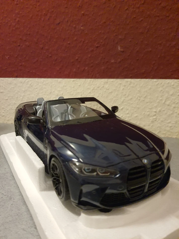 BMW M4 Cabrio 2020 dunkelblau metallic Modellauto 1:18 Minichamps