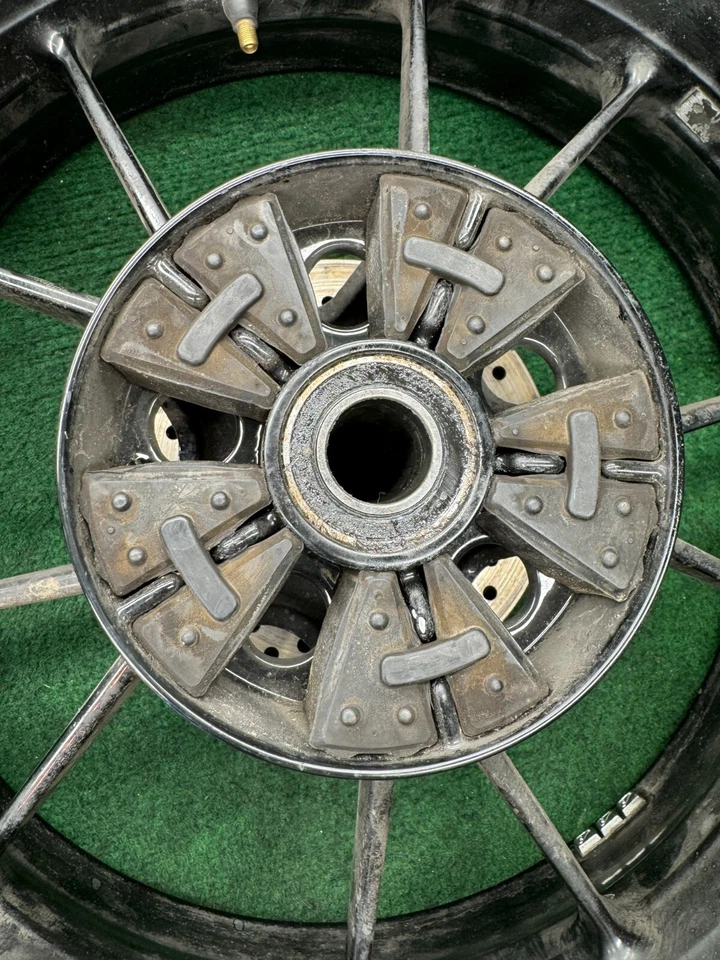 BMW S1000R 2017 Rear Wheel - Изображение 2 из 4