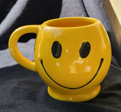 Vintage McCoy USA Smiley Face Yellow Pottery Coffee Mug Happy Face