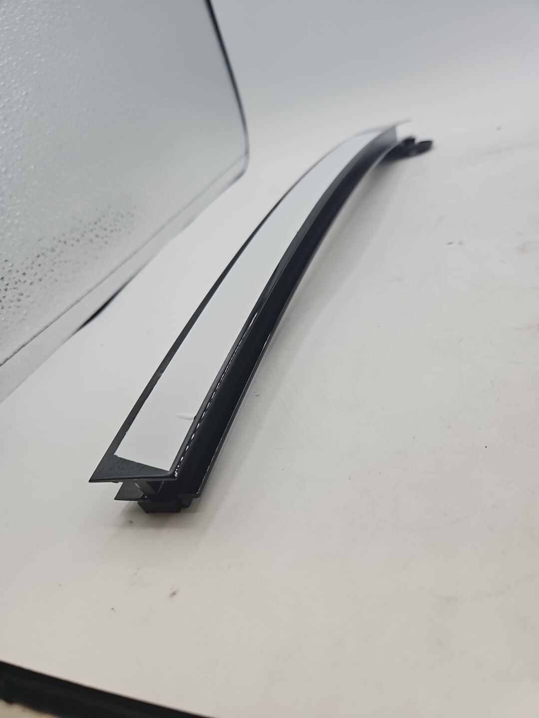 BENTLEY WINDOW GUIDE (3W5839410H)
