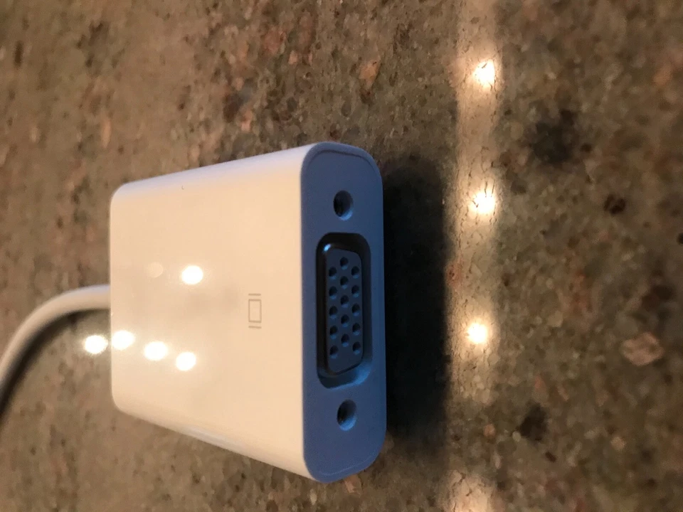 Apple 30-pin to VGA Adapter Cable A1368 pre owned - Image 3 of 4