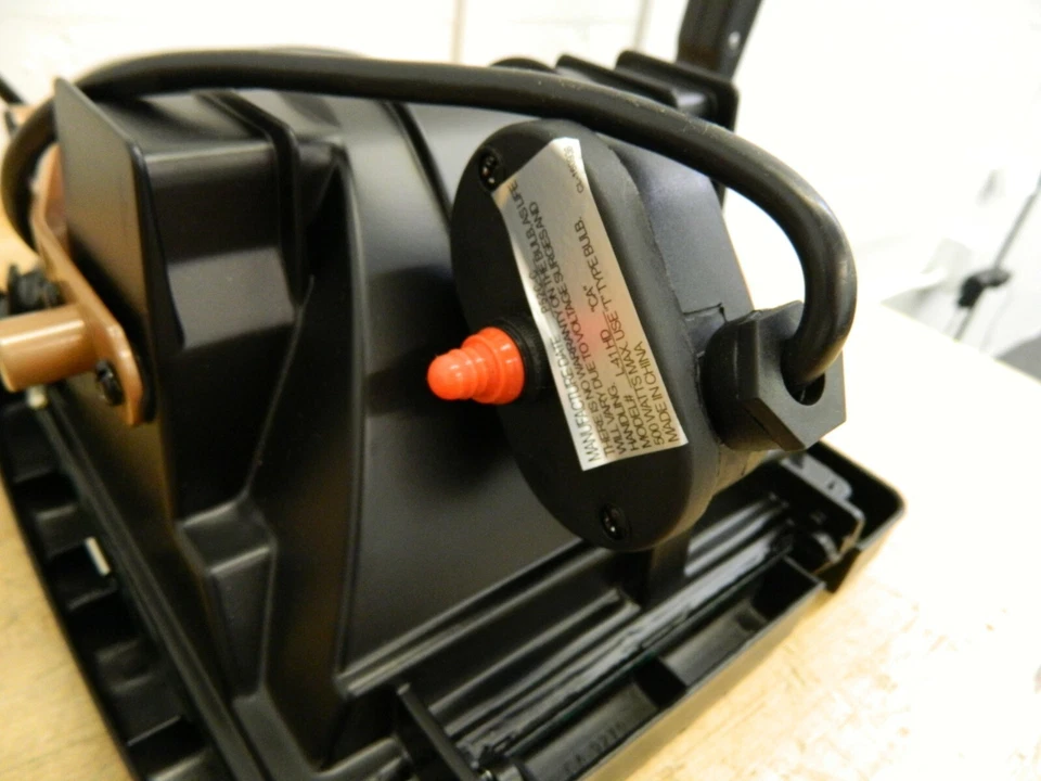 Southwire Halogen Brown Dock Light Articulated Wall Mounted L41HDSW - Image 3 of 4