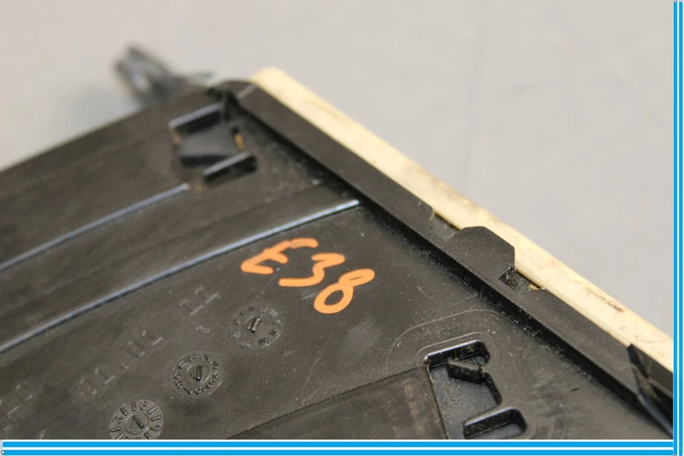 Оригинальный передний левый подстаканник для приборной панели со стороны водителя для BMW 328i 335i 2007-2013 годов выпуска - Изображение 4 из 4