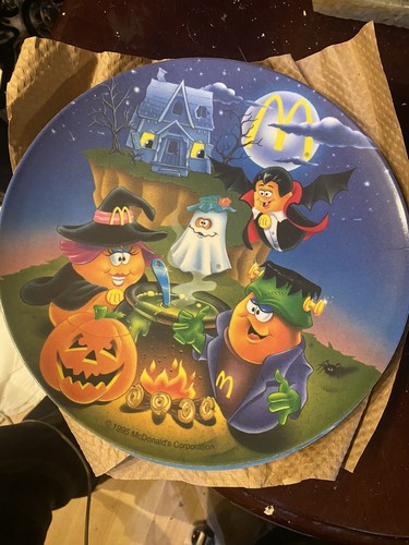 McDonalds Plastic Collectors Plate 1995, 1996 Set Of 4 - Picture 2 of 9