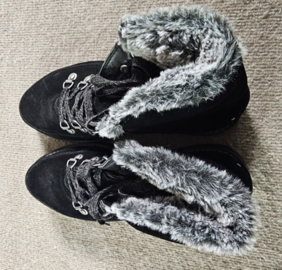 Bottes Roxy Alpine Collection Sadie – Femme – Taille 9.5 US (40 EU) – Daim Noir, Fausse Fourrure