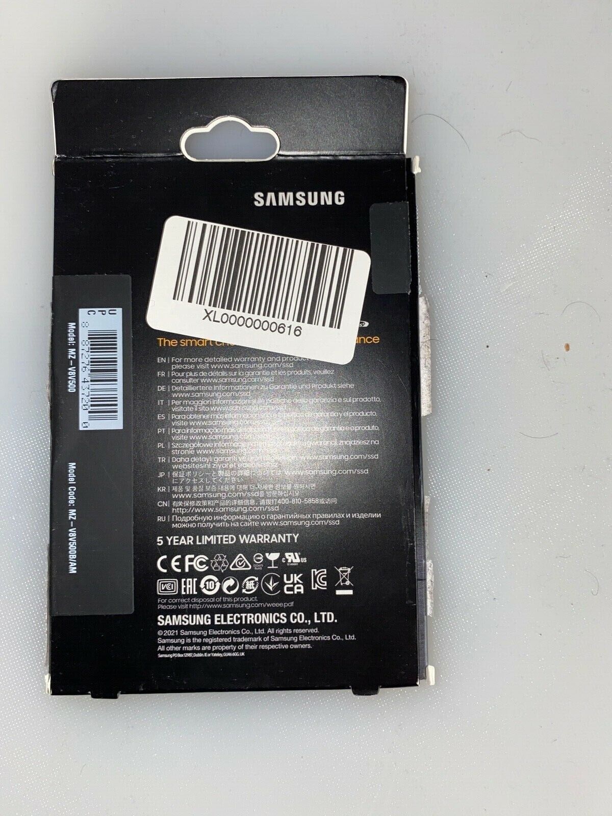 Samsung SSD: Bạn đang quan tâm đến Samsung SSD? Chúng tôi có những hình ảnh tuyệt vời về sản phẩm này. Hãy xem để biết tại sao SSD của Samsung được đánh giá cao về tốc độ và hiệu suất.