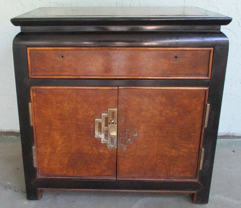 Mesita de noche Chin Hua de Raymond K Sobota para muebles Century  Foto 2 de 4