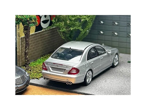 MB Mercedes Benz E63 (W211) - plata - modelos MK 1:64 - Imagen 2 de 6