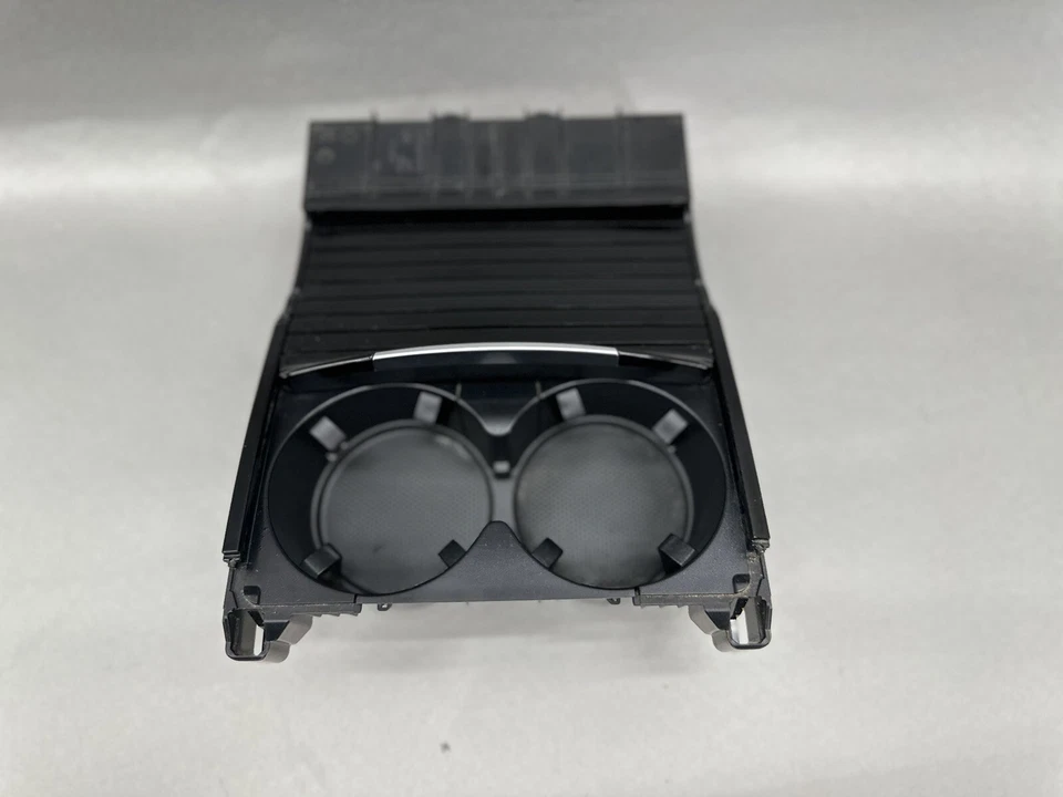 2012 - 2018 梅赛德斯奔驰 W218 CLS63 AMG 中控台杯架存储 Oem — 第 3/4 张图片