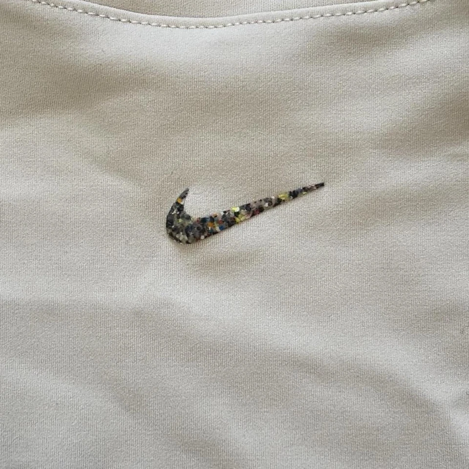 Camiseta para mujer Nike Yoga Dri-Fit cuello falso manga larga talla M - crema/gris claro Foto 3 de 4