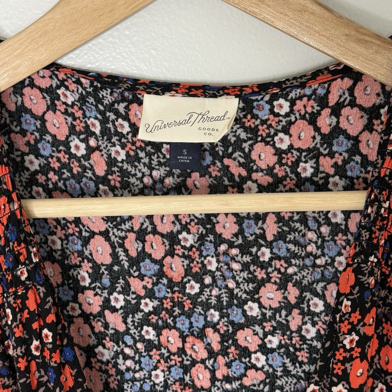 Universal Thread Women's Size Small Red Floral Su… - image 3