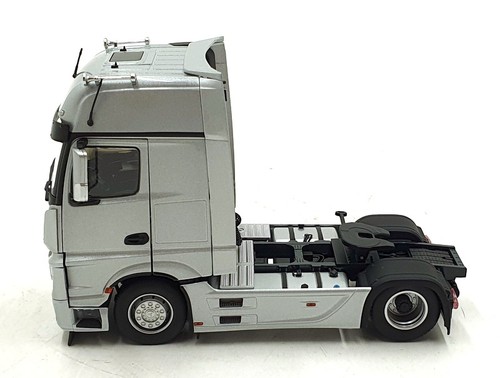 Marge Models 1/32 Scale 1911-03 Mercedes Benz Actros Gigaspace 4x2 Truck Silver - Picture 4 of 6