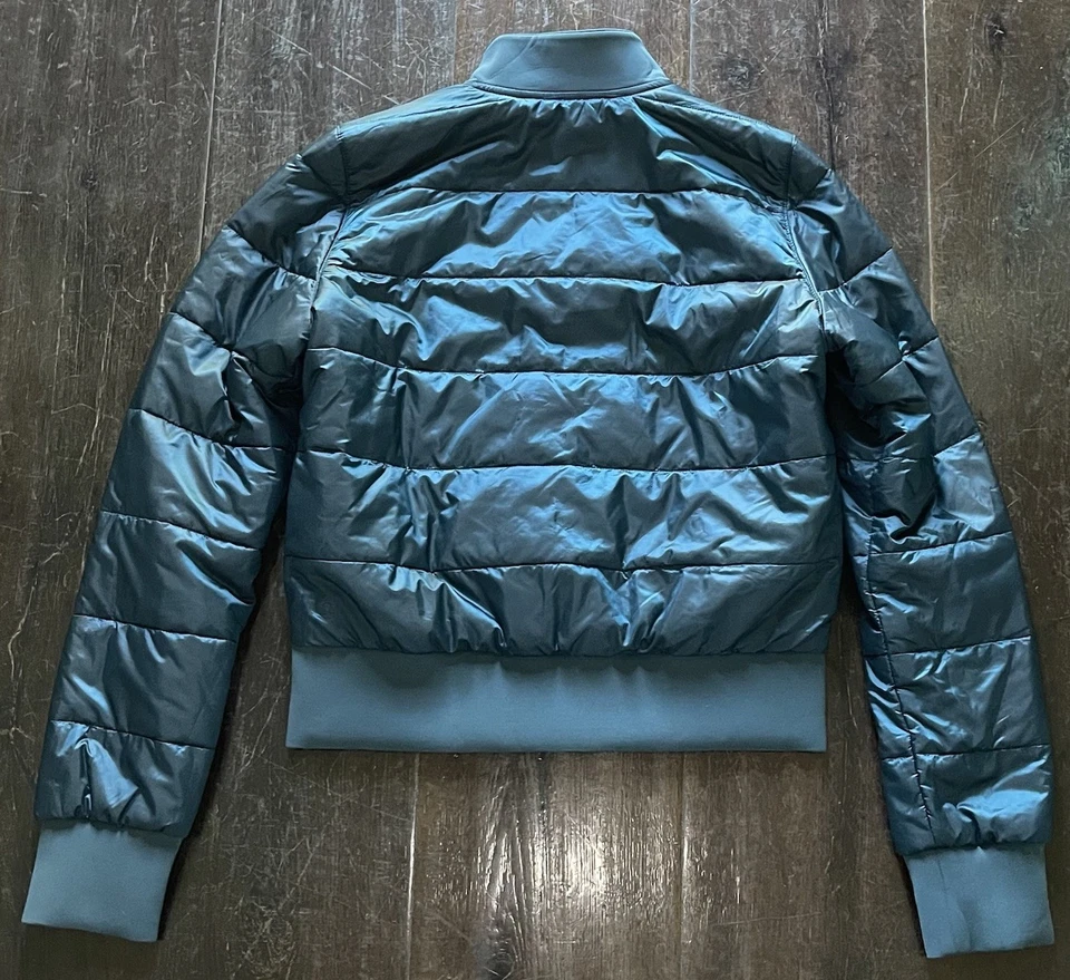 Chaqueta de bombardero Lululemon Non-Stop *Reversible talla 2 submarino verde azulado acolchado $148 2 en 1 Foto 2 de 4