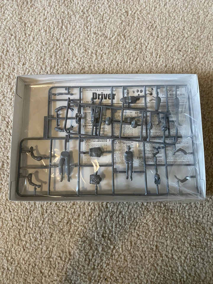 Fujimi GT04 GT-4 1/24 Scale Model Kit Driver Figure For Sports Racing Car - Image 3 of 3