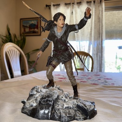 Rise of the Tomb Raider Collector s Edition Lara Croft Statue - Damaged see pics