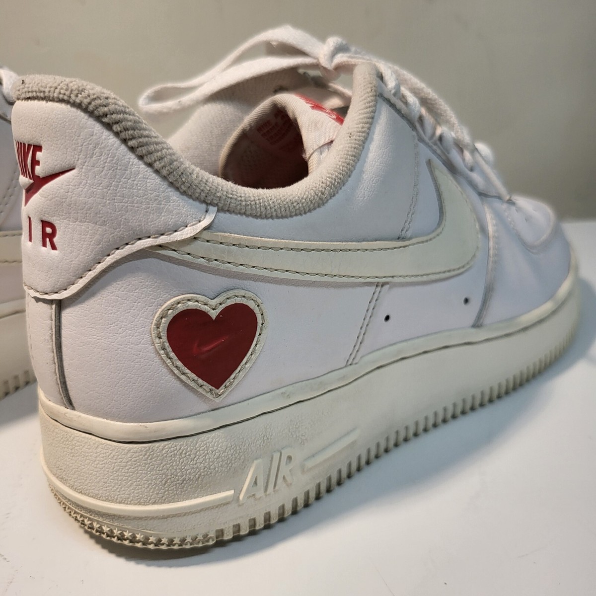 Nike Air Force 1 Valentine's Day Sneakers 2020 Size 6 DD7117