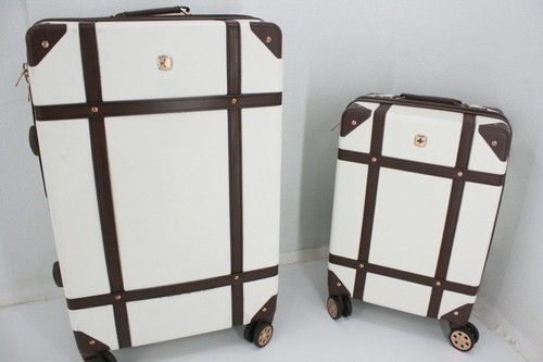 SwissGear 7739 Hardside Luggage Trunk 