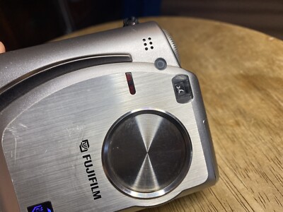 FUJIFILM Fuji FinePix 4700z Compact Digital Camera Silver TESTED