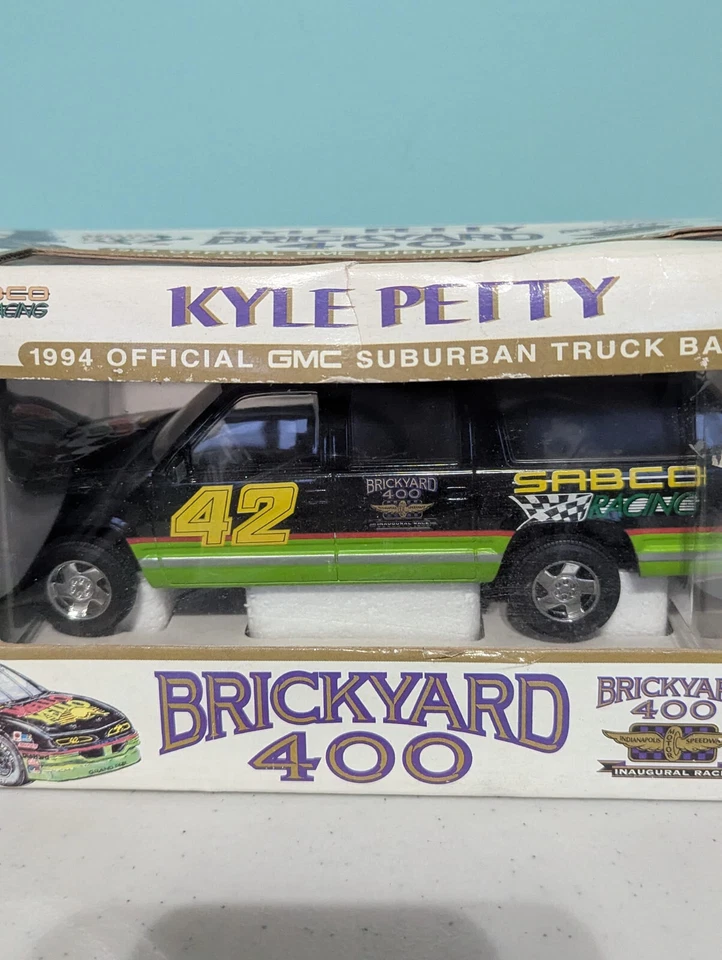 KYLE PETTY #42 MELLO AMARILLO LADRILLO 400 BANCO SUBURBANO EDICIÓN LIMITADA 1:24 (71) Foto 4 de 4