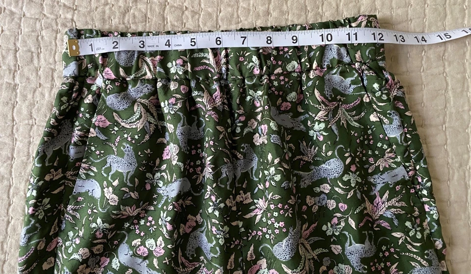 J. Calça feminina CREW COLLECTION sarja de seda verde estampa animal tamanho 00 $148 - Imagem 3 de 4