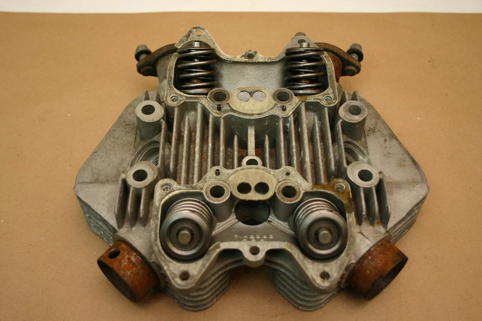 Triumph T120 Bonneville 1972 culata Foto 4 de 4