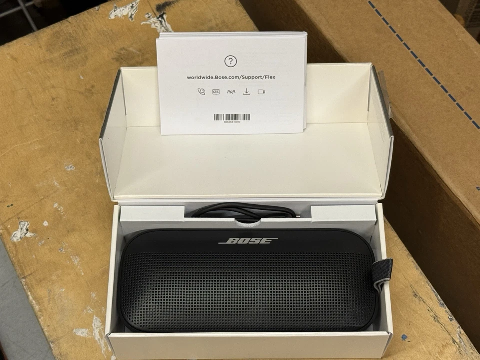 Altavoz inalámbrico impermeable Bose 865983-0200 Sound Link Flex, piedra (E14002159) Foto 2 de 3