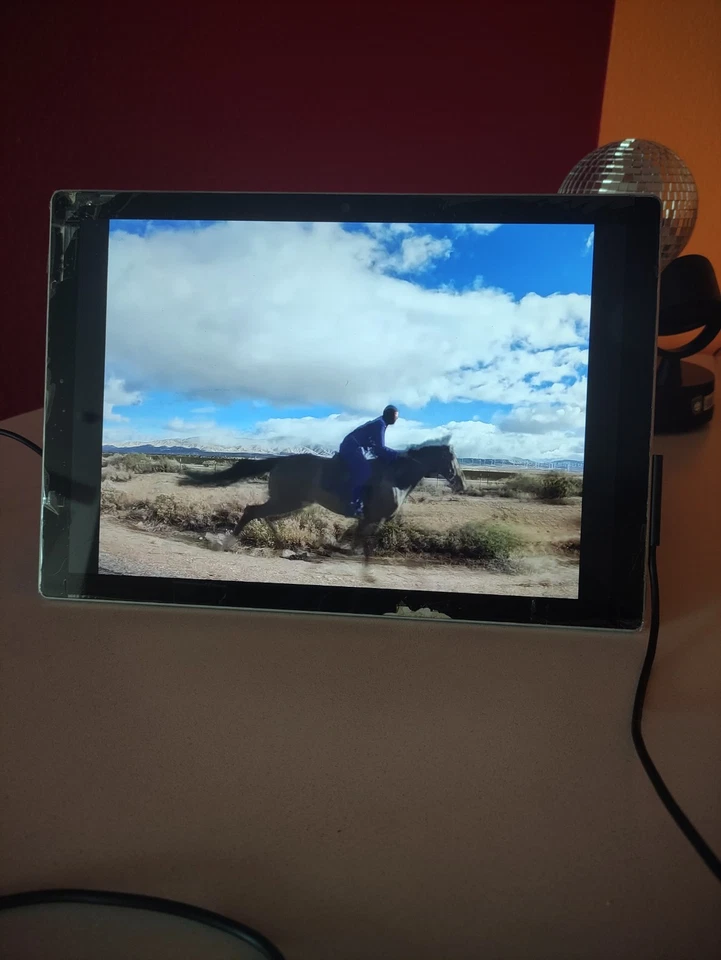 Microsoft Surface Pro 5 (i5-7300U, 8GB RAM) – lese Beschreibung – Ladegerät  - Bild 2 von 4