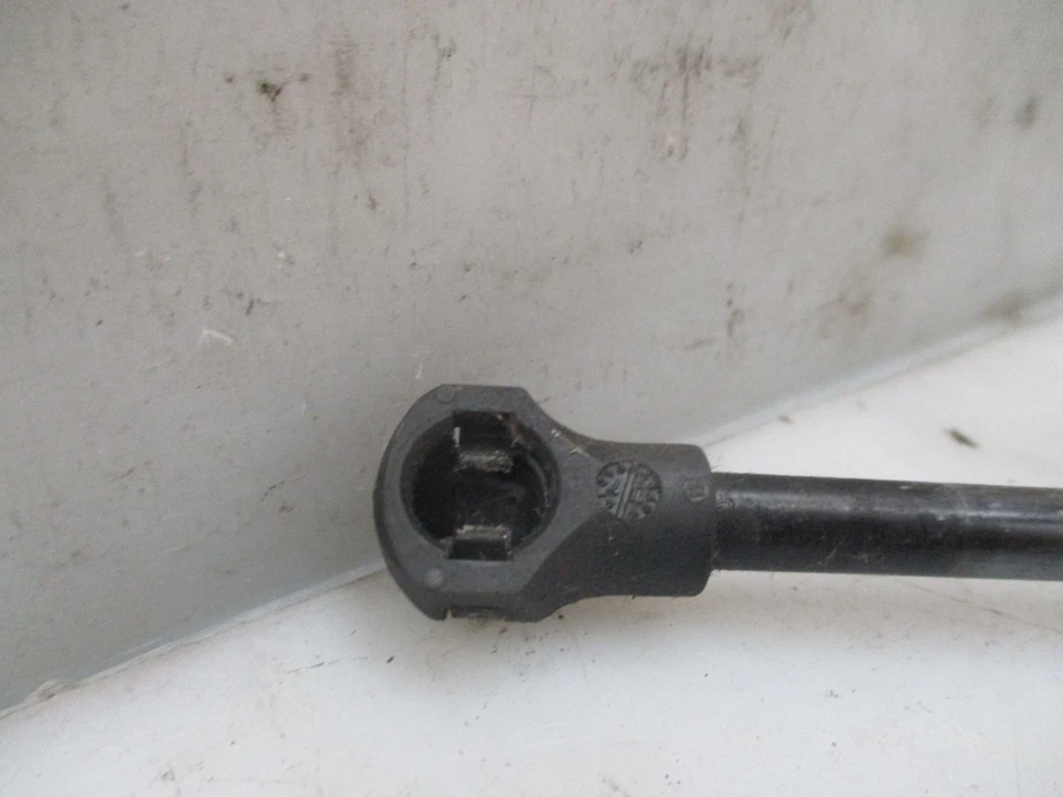 Verin hayon gauche 8731N1 Citroen XSARA PICASSO - Photo 2/4