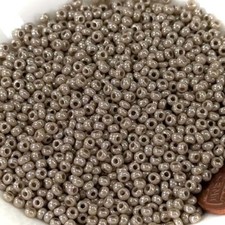 Rocailles 10/0 2.3mm Beige Opaque Lust Preciosa Czech Glass Seed Beads 30g CS004