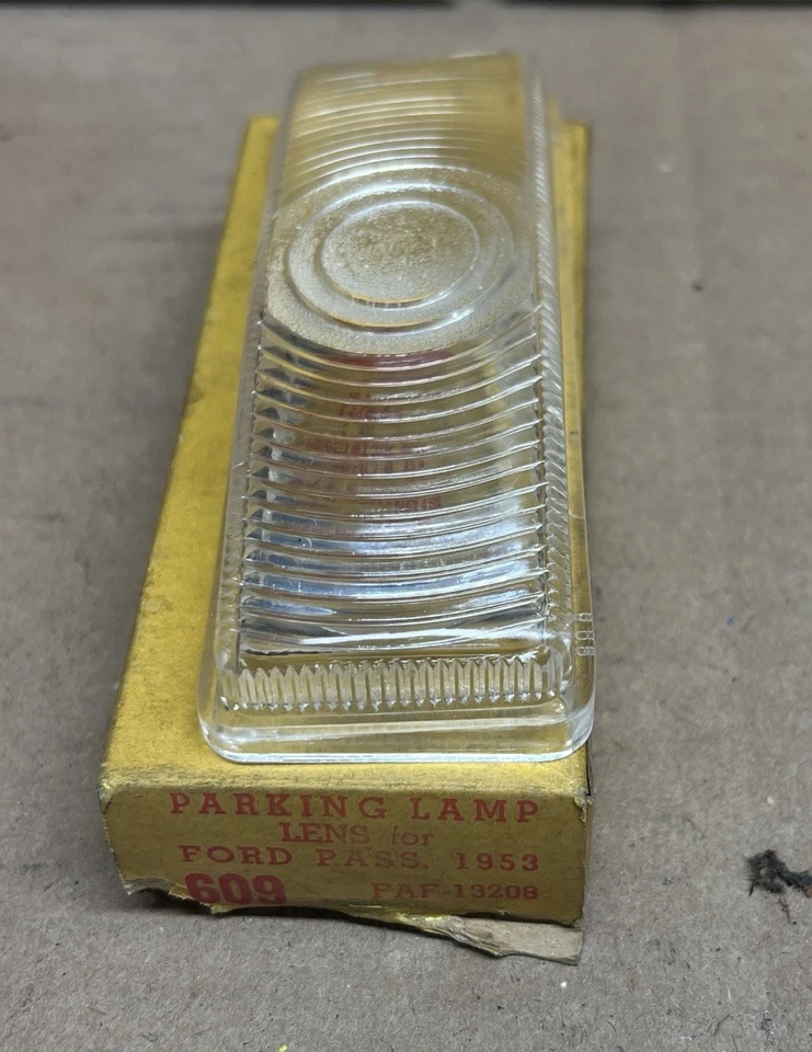 Luz de estacionamiento para automóvil de pasajeros Ford 1953 NORS LENTE REPUESTO Foto 2 de 3