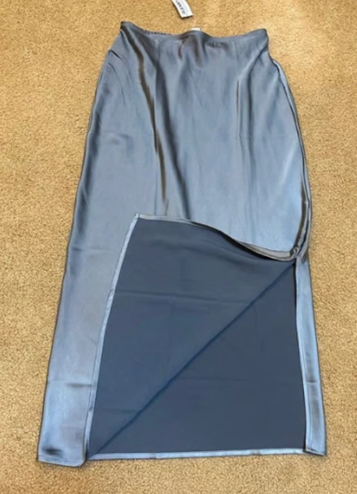 NUEVO CON ETIQUETAS Old Navy FALDA SIN CORDONES SATINADA Cortina Fluida Sedosa AZUL-ISH GRIS Midi M Foto 3 de 4