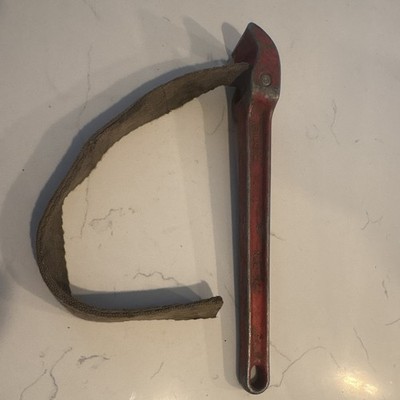 RIDGID No. 2 Strap Wrench Adjustable Non-Ratcheting Metal Handle Red