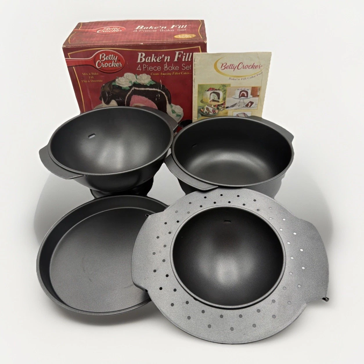 Betty Crocker Bake 'n Fill Flip & Decorate Bake Pan 4 Piece Baking Set Cake 2005