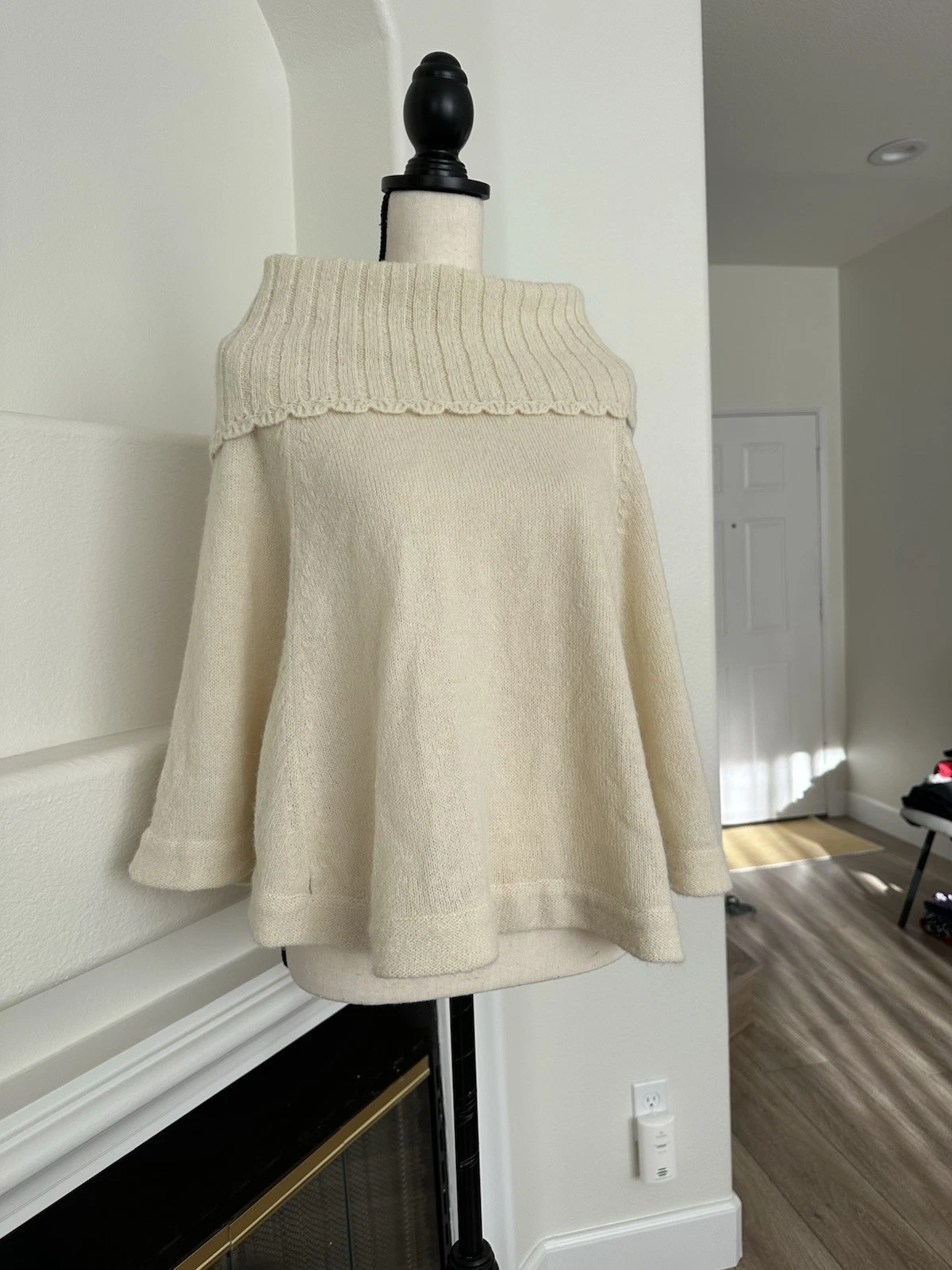 DITA Cream Off-Shoulder Knit Poncho Sweater Shawl
Opens in a new window or tab