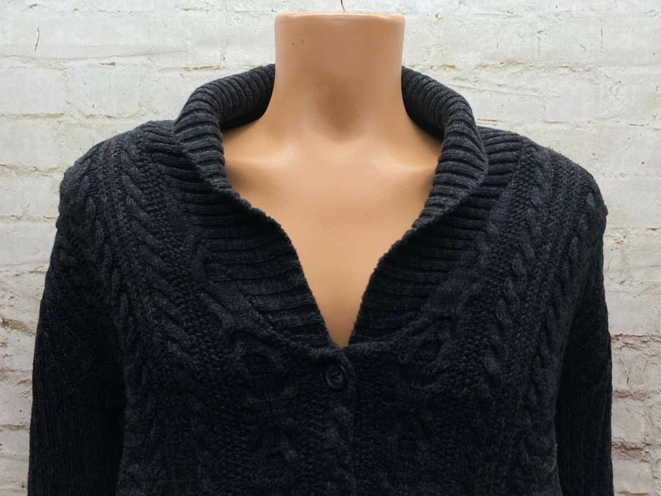 Cárdigan suéter gris tejido con cable grande Van Heusen para mujer con botones cuadrado Foto 2 de 4