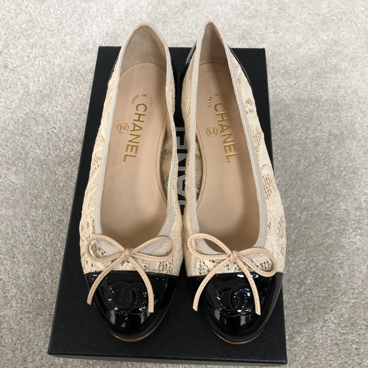 Chanel flats beige and black sales