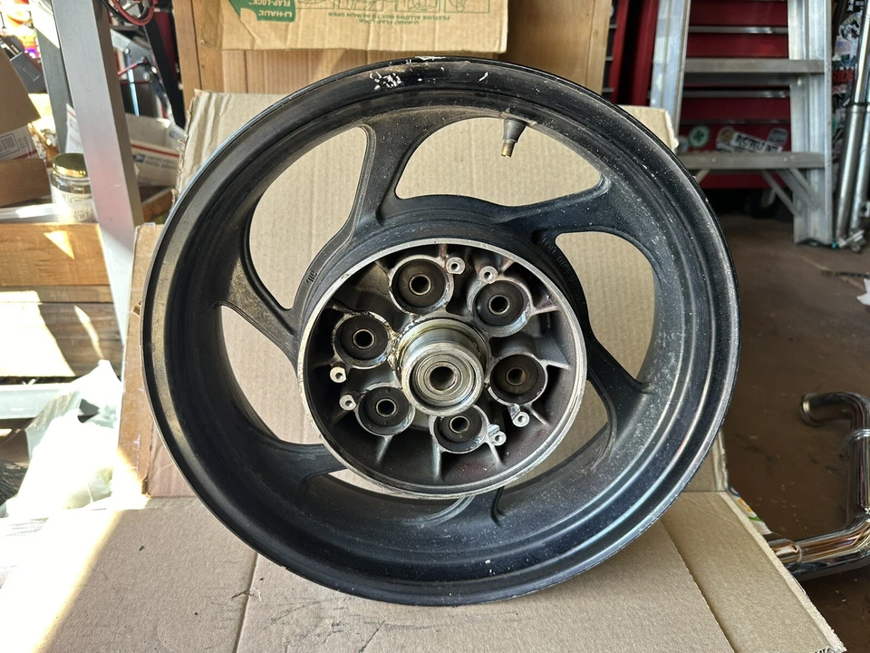 Заднее колесо в сборе 05 Suzuki VZ800 Boulevard M50 15x4,00 от оригинального производителя -12 - Изображение 2 из 4