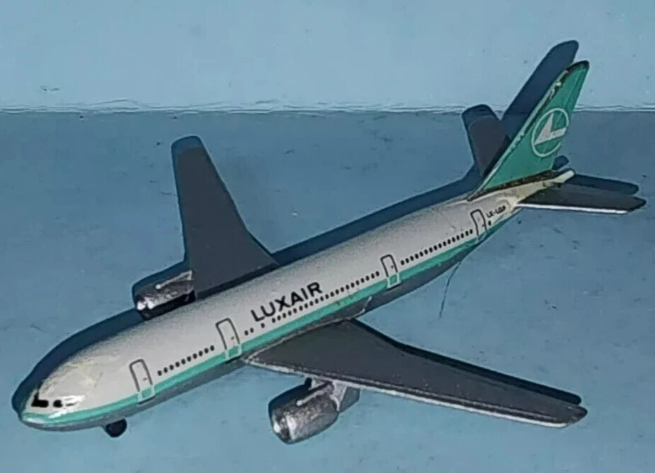 LUXAIR  . Airbus A300- .Schabak # 903/17. Scale 1:600   Diecast Model. Boxed — 第 2/2 张图片