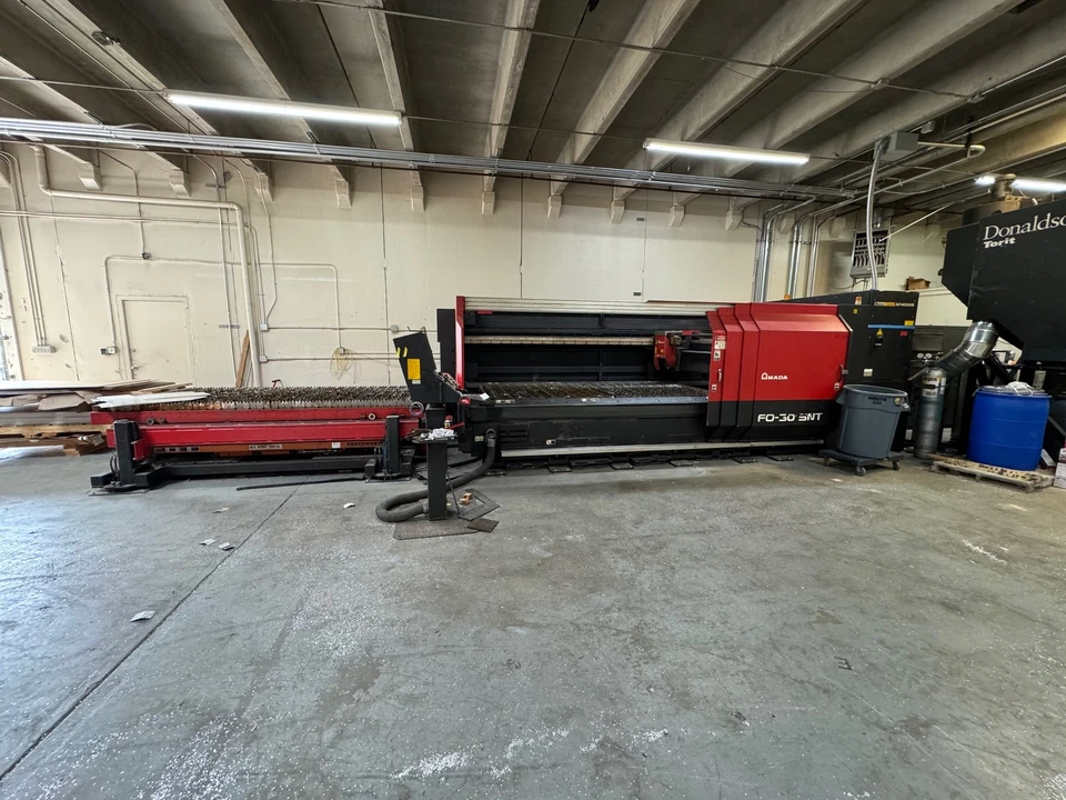 Laser de CO2 2008 Amada FO3015NT 4000 Watt usado, excelente estado - Imagem 2 de 4