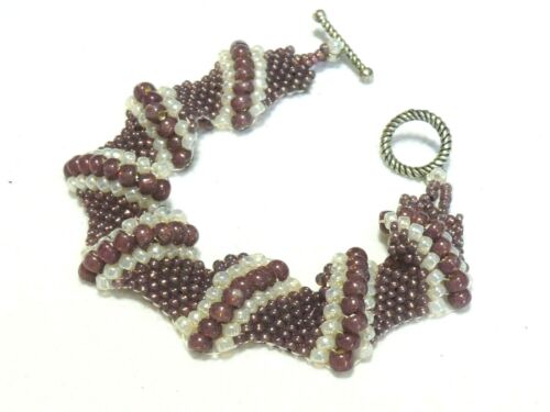 PRETTY Purple/Gold & White Small Wide Glass Beaded Twist BRACELET - Picture 1 of 6