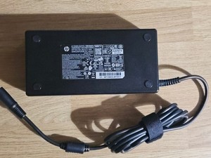 Original HP 180W 19,5V 9,23A Laptop Ladegerät Netzteil (Teilenr.: 901571-004)