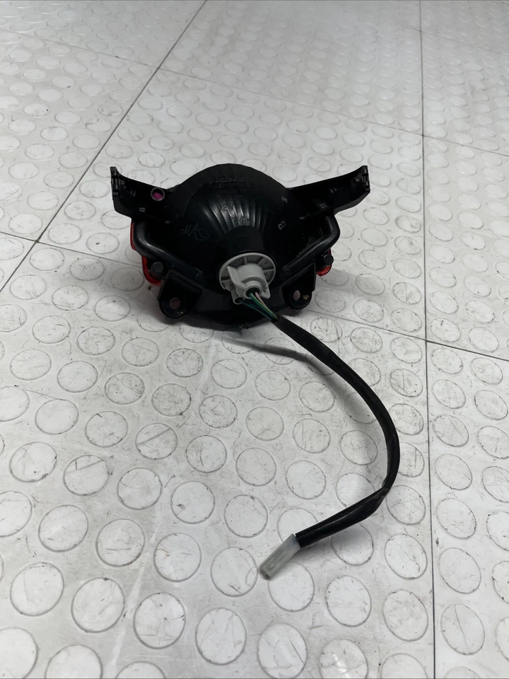 2015 HONDA CB500F REAR TAIL LIGHT TAILLIGHT BULB AND HOUSING OEM - Image 3 of 4