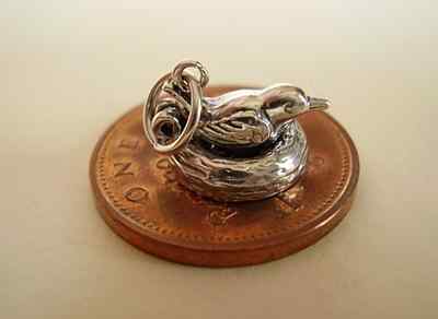 SCHÖNER ''VOGELNEST - EIER'' ANHÄNGER ZUM ÖFFNEN STERLINGSILBER